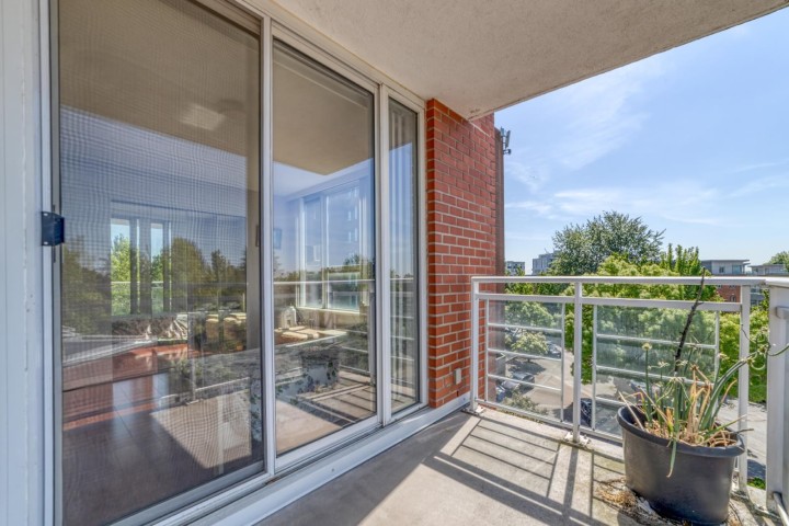 Photo 27 at 403 - 688 Fairchild Road, Oakridge VW, Vancouver West
