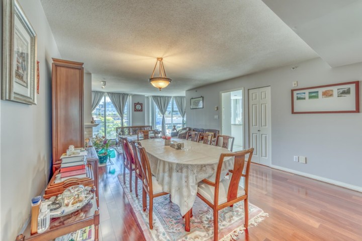 Photo 6 at 403 - 688 Fairchild Road, Oakridge VW, Vancouver West