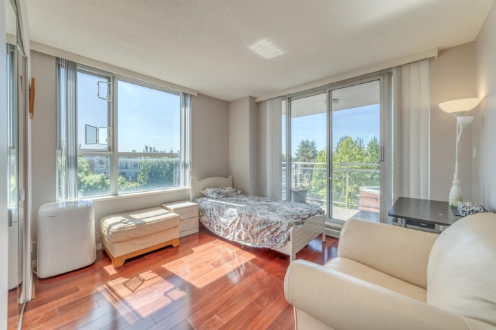 Photo 13 at 403 - 688 Fairchild Road, Oakridge VW, Vancouver West