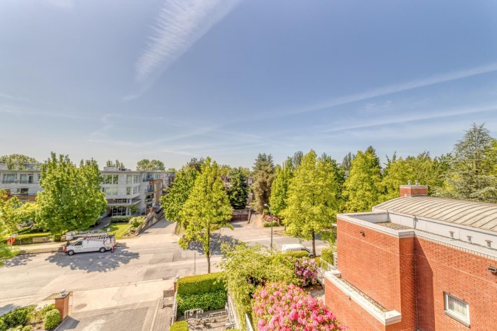 Photo 25 at 403 - 688 Fairchild Road, Oakridge VW, Vancouver West