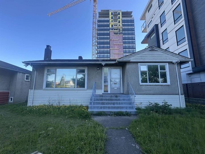 Photo 1 at 448 W 41st Avenue, Oakridge VW, Vancouver West