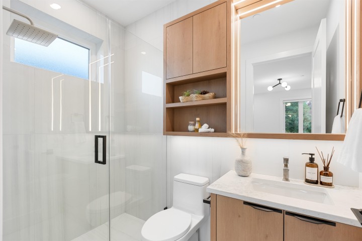 Photo 13 at 1 - 2435 Napier Street, Renfrew VE, Vancouver East