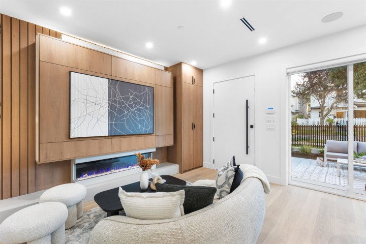 Photo 1 at 1 - 2435 Napier Street, Renfrew VE, Vancouver East