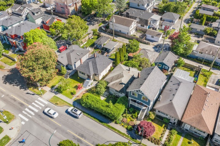 Photo 6 at 880 E 33rd Avenue, Fraser VE, Vancouver East