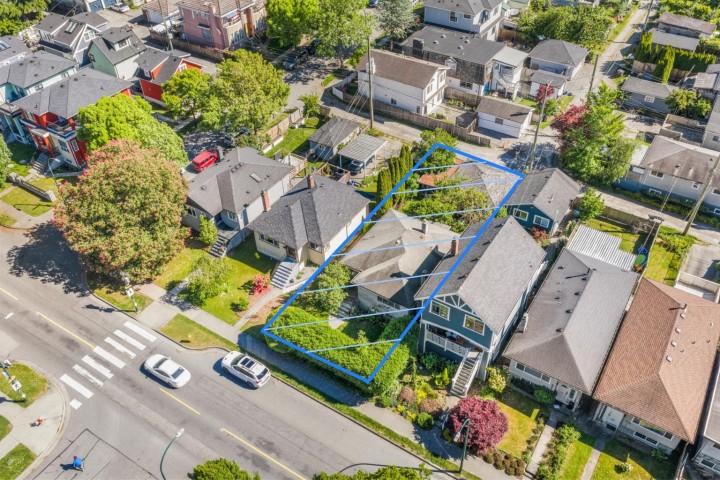 Photo 7 at 880 E 33rd Avenue, Fraser VE, Vancouver East