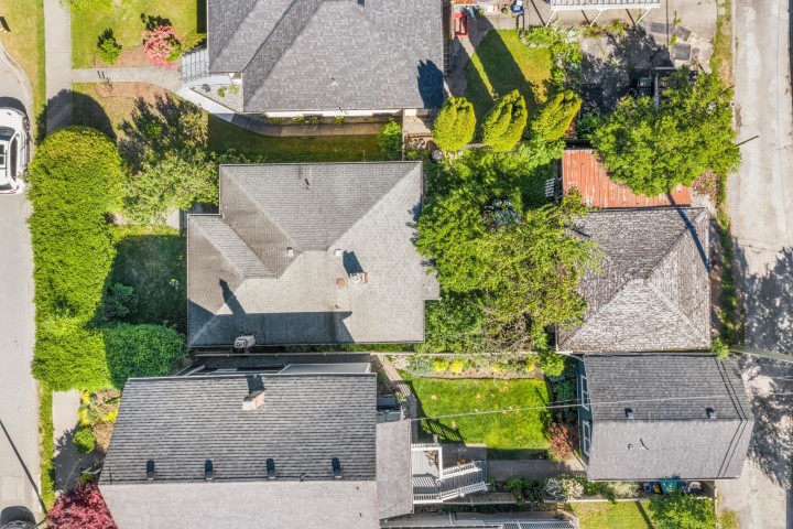 Photo 1 at 880 E 33rd Avenue, Fraser VE, Vancouver East