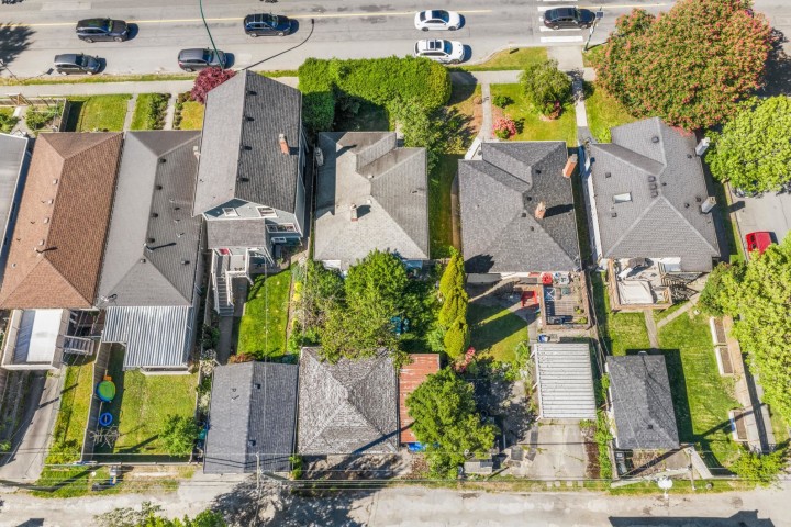 Photo 4 at 880 E 33rd Avenue, Fraser VE, Vancouver East