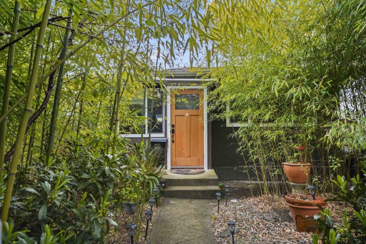 Photo 1 at 2850 E 6th Avenue, Renfrew VE, Vancouver East