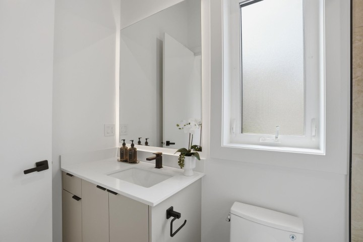 Photo 8 at 2436 E 20th Avenue, Renfrew Heights, Vancouver East