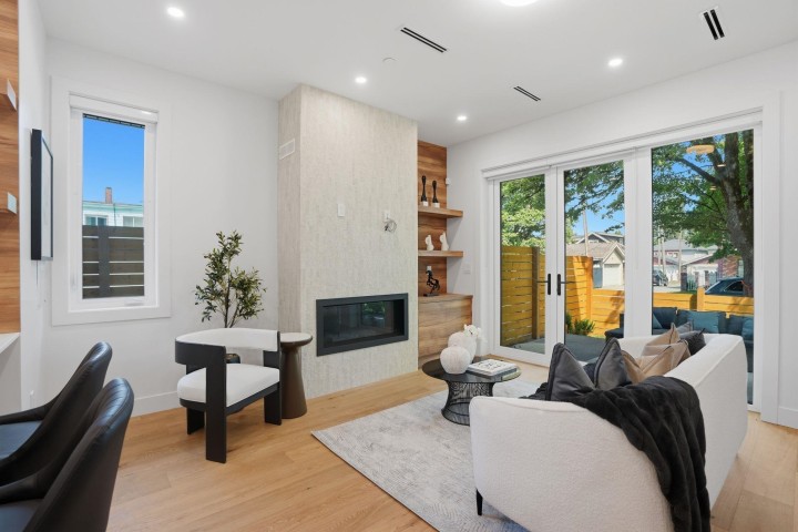 Photo 6 at 1 - 2438 E 20th Avenue, Renfrew Heights, Vancouver East