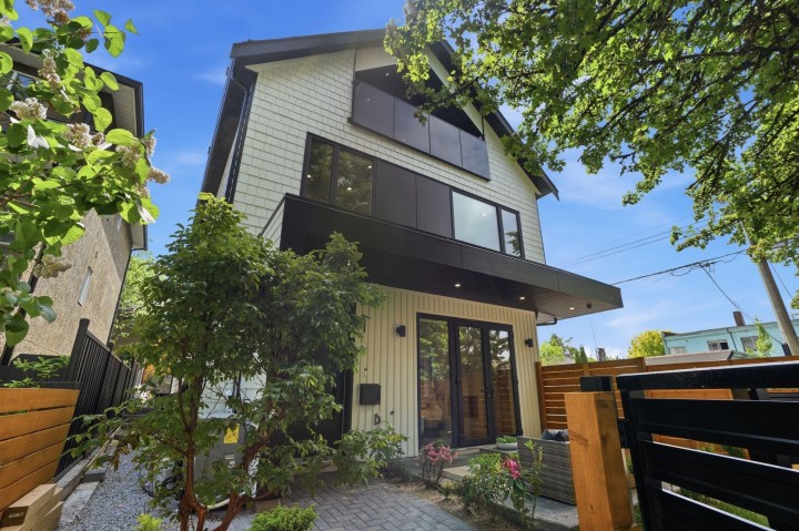 Photo 1 at 1 - 2438 E 20th Avenue, Renfrew Heights, Vancouver East