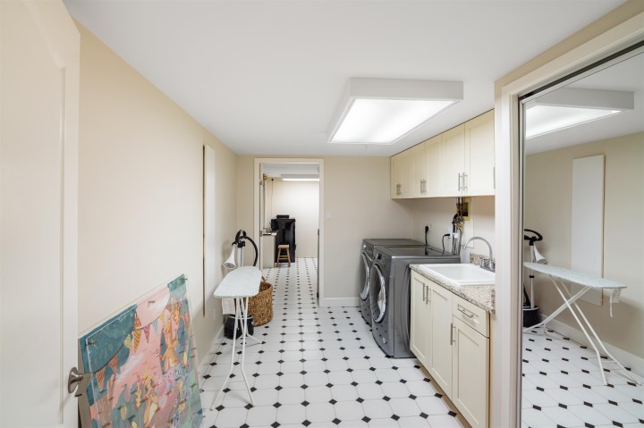 Photo 26 at 1526 Chippendale Court, Canterbury WV, West Vancouver