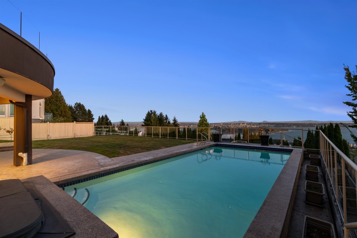 Photo 4 at 1526 Chippendale Court, Canterbury WV, West Vancouver