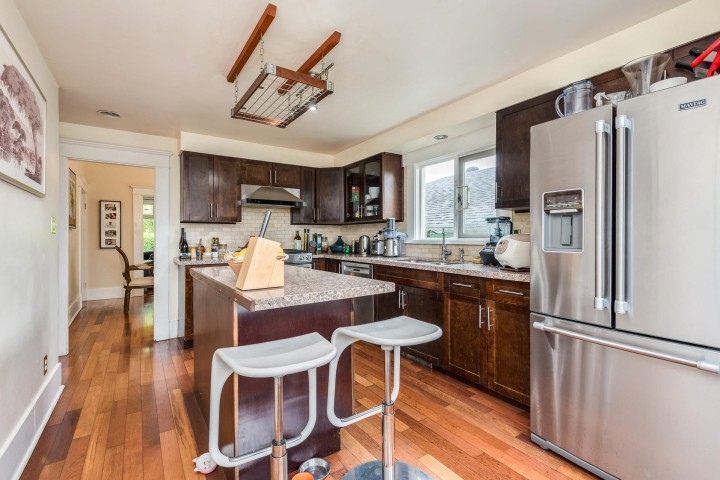 Photo 12 at 341 E 58th Avenue, South Vancouver, Vancouver East
