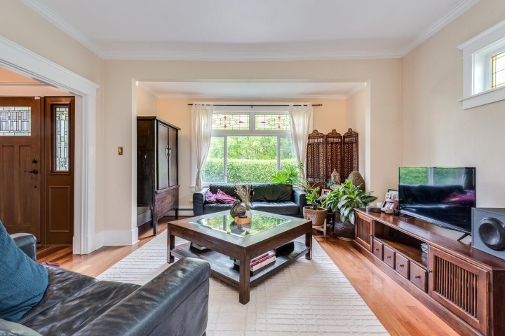 Photo 7 at 341 E 58th Avenue, South Vancouver, Vancouver East