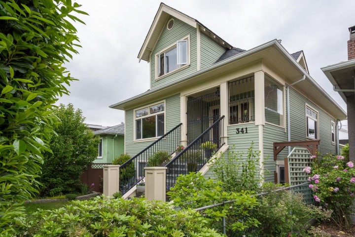 Photo 1 at 341 E 58th Avenue, South Vancouver, Vancouver East