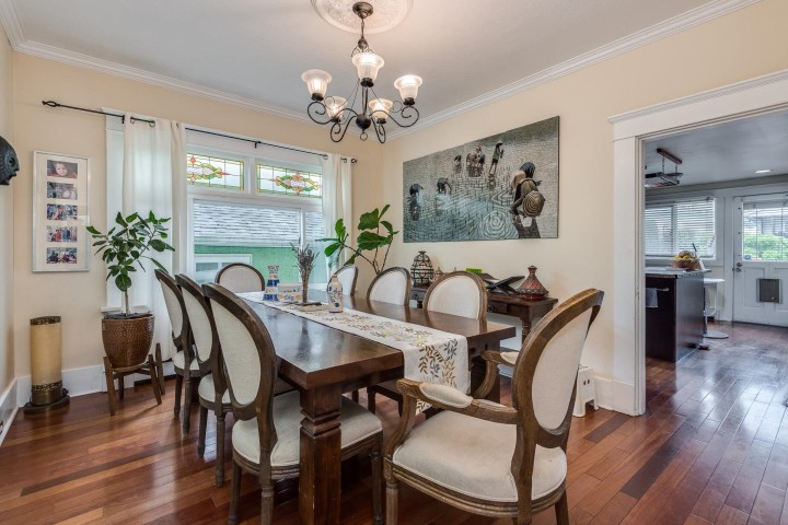 Photo 10 at 341 E 58th Avenue, South Vancouver, Vancouver East