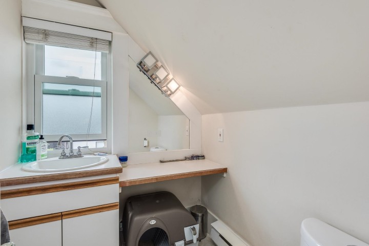 Photo 18 at 341 E 58th Avenue, South Vancouver, Vancouver East