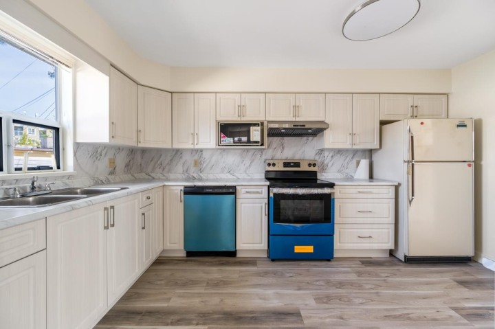 Photo 9 at 2547 E 34th Avenue, Collingwood VE, Vancouver East