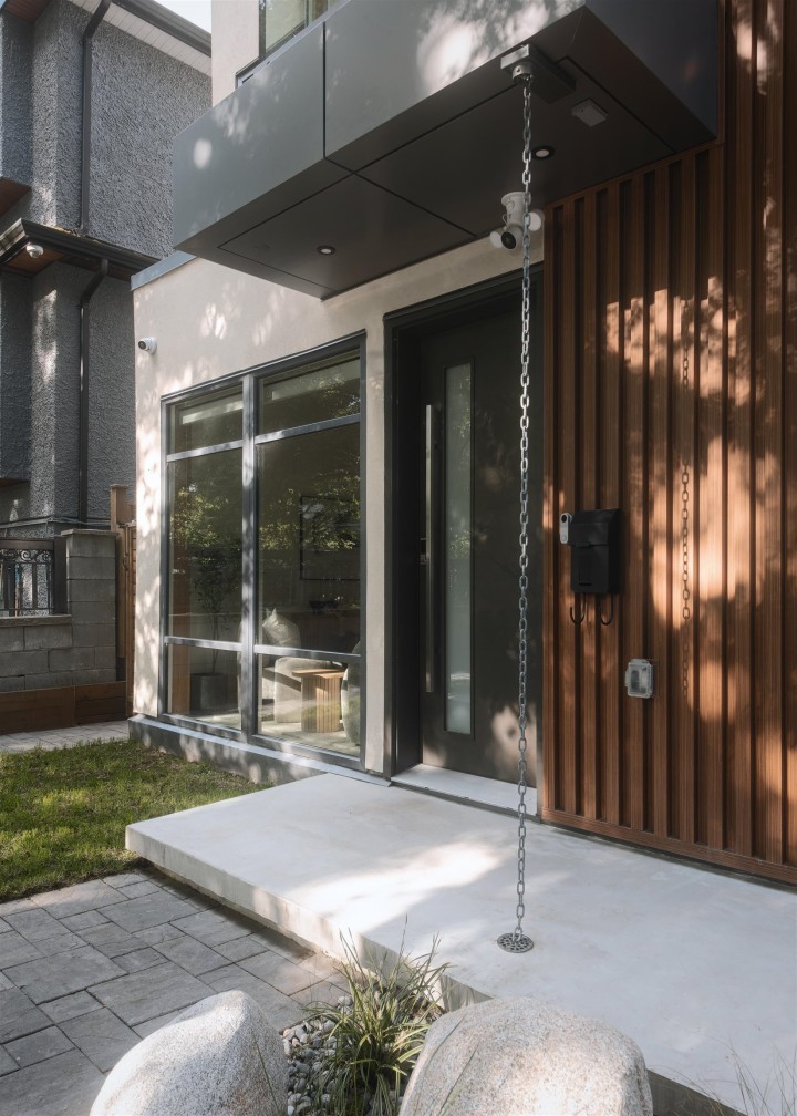 Photo 2 at 4717 Lanark Street, Knight, Vancouver East