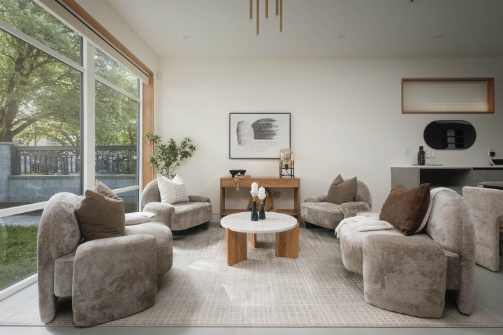 Photo 3 at 4717 Lanark Street, Knight, Vancouver East