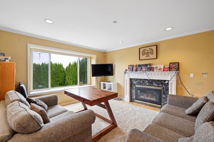 Photo 3 at 3298 E 2nd Avenue, Renfrew VE, Vancouver East