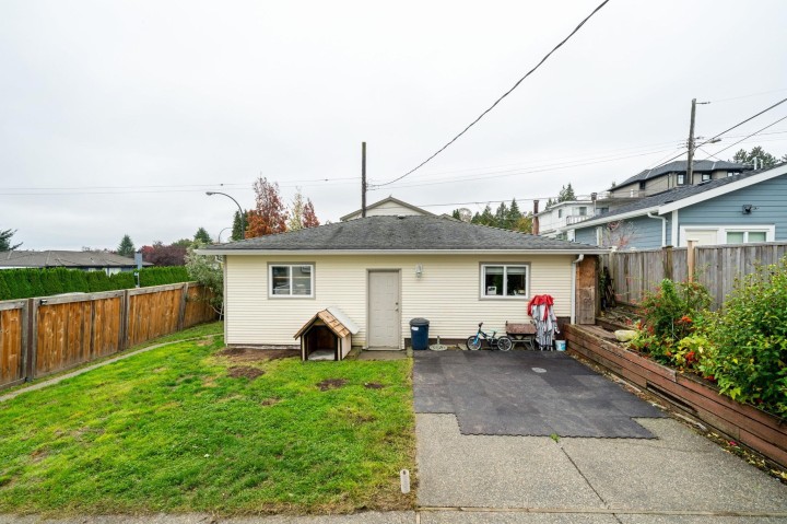 Photo 10 at 3298 E 2nd Avenue, Renfrew VE, Vancouver East