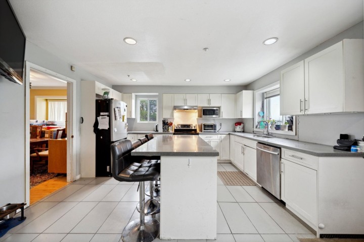 Photo 8 at 3298 E 2nd Avenue, Renfrew VE, Vancouver East