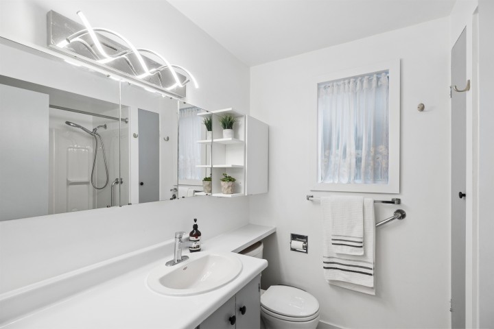 Photo 14 at 936 W 17th Avenue, Cambie, Vancouver West