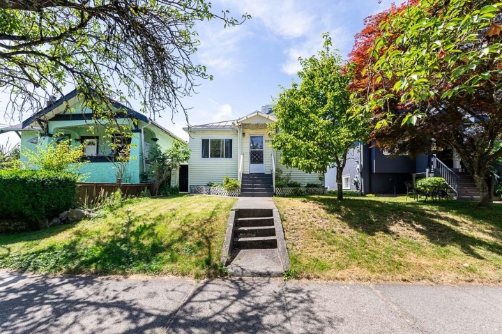 Photo 2 at 3553 Inverness Street, Knight, Vancouver East