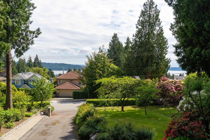 Photo 4 at 1393 Mathers Avenue, Ambleside, West Vancouver