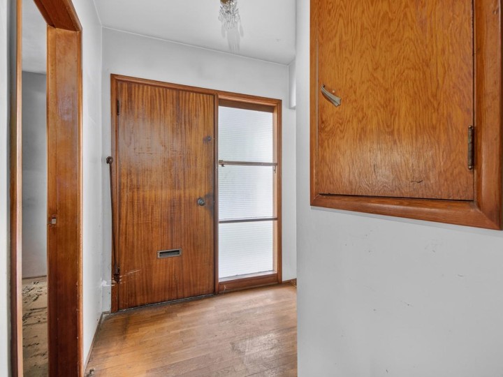 Photo 2 at 3325 E 49th Avenue, Killarney VE, Vancouver East