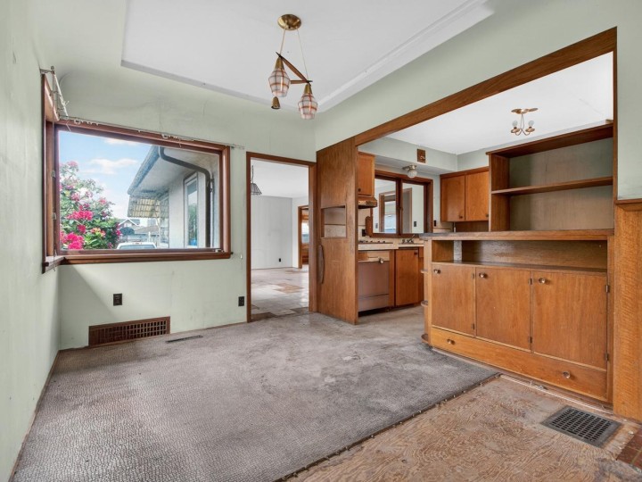 Photo 6 at 3325 E 49th Avenue, Killarney VE, Vancouver East