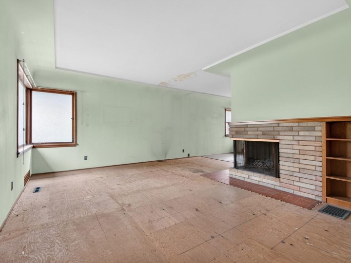 Photo 3 at 3325 E 49th Avenue, Killarney VE, Vancouver East