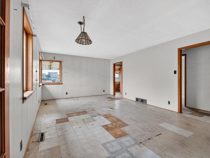 Photo 10 at 3325 E 49th Avenue, Killarney VE, Vancouver East