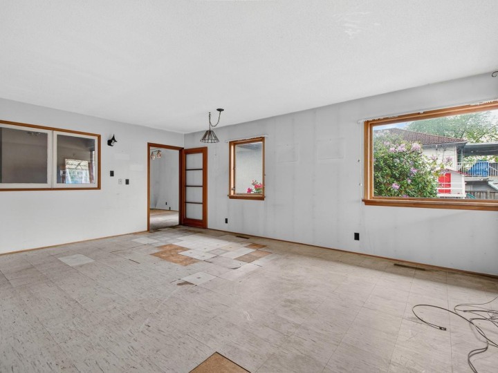 Photo 11 at 3325 E 49th Avenue, Killarney VE, Vancouver East