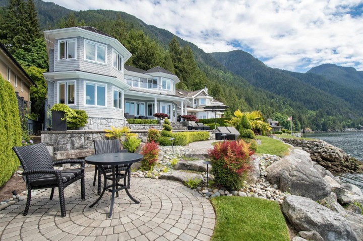 Photo 2 at 8 Ocean Point Drive, Howe Sound, West Vancouver