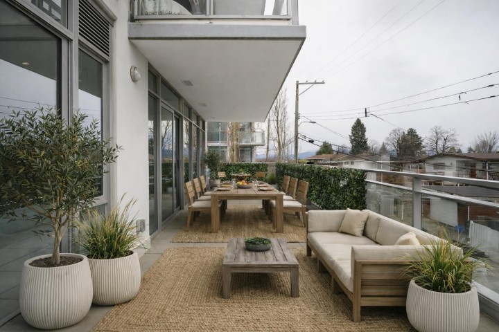Photo 12 at 302 - 2455 Kingsway, Collingwood VE, Vancouver East