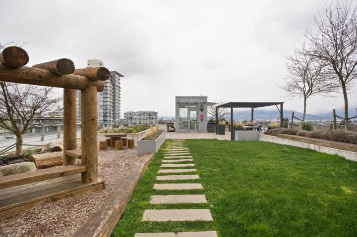 Photo 22 at 302 - 2455 Kingsway, Collingwood VE, Vancouver East