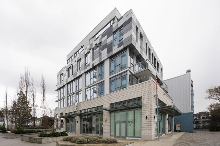 Photo 1 at 302 - 2455 Kingsway, Collingwood VE, Vancouver East