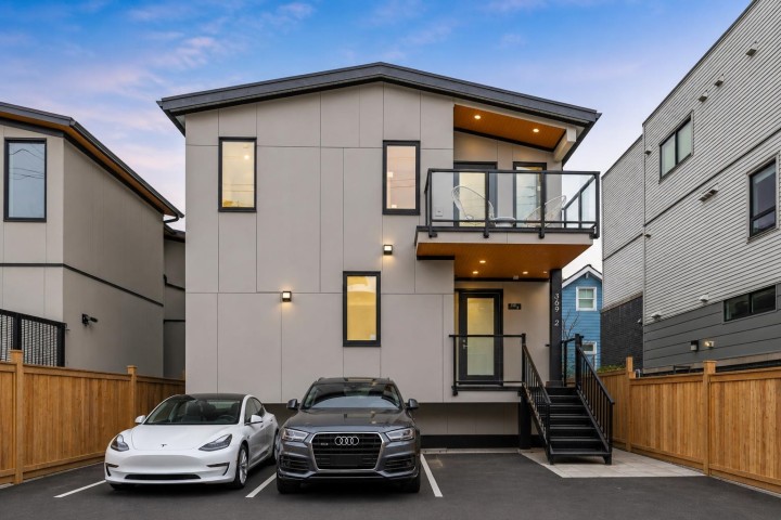 Photo 1 at 2 - 369 E 16th Avenue, Mount Pleasant VE, Vancouver East