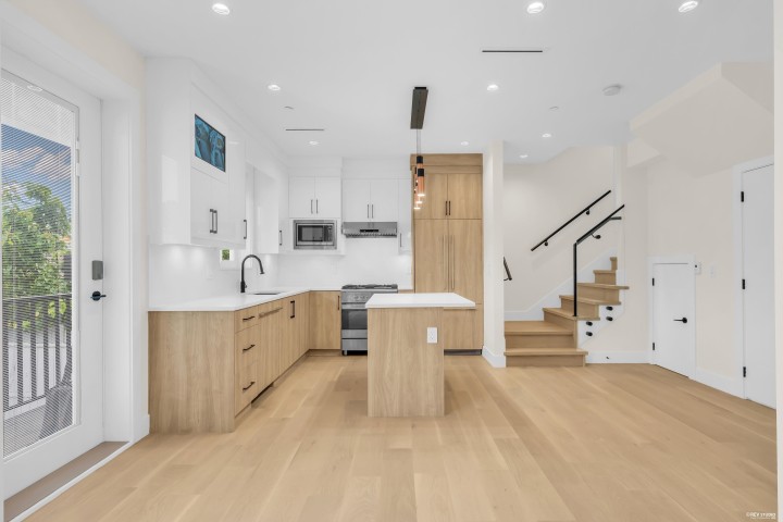 Photo 4 at 1620 E 53rd Avenue, Knight, Vancouver East