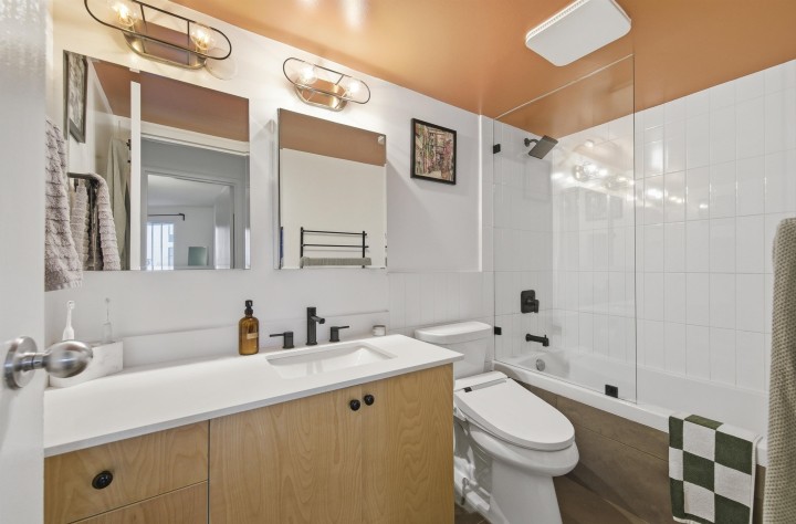 Photo 3 at 201 - 3465 Glen Drive, Fraser VE, Vancouver East