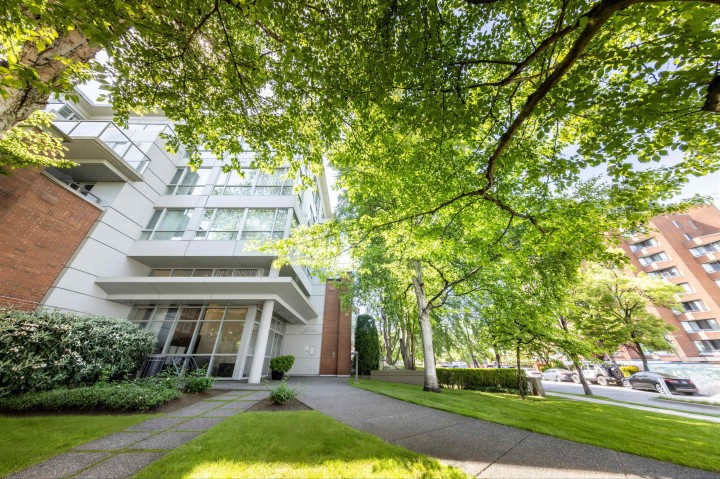 Photo 4 at 602 - 618 W 45th Avenue, Oakridge VW, Vancouver West