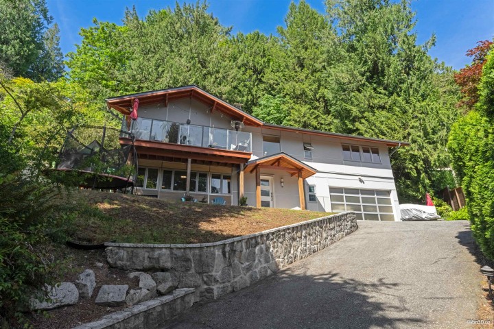 Photo 1 at 3907 Bayridge Place, Bayridge, West Vancouver