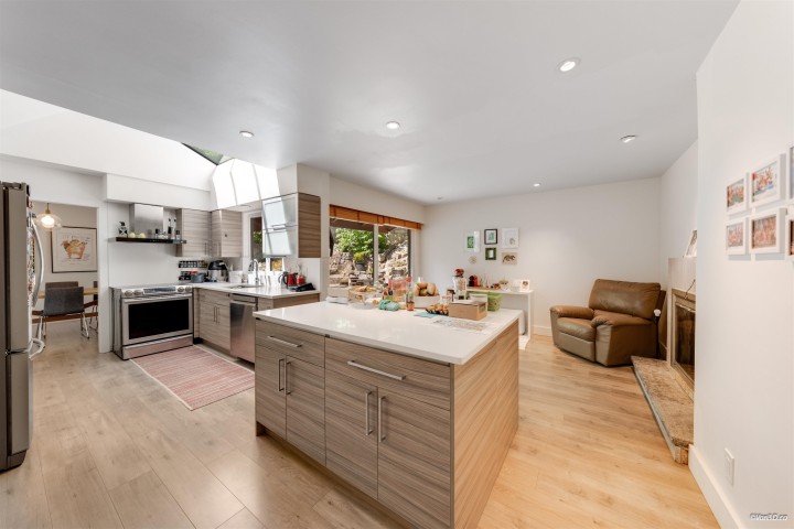 Photo 9 at 3907 Bayridge Place, Bayridge, West Vancouver