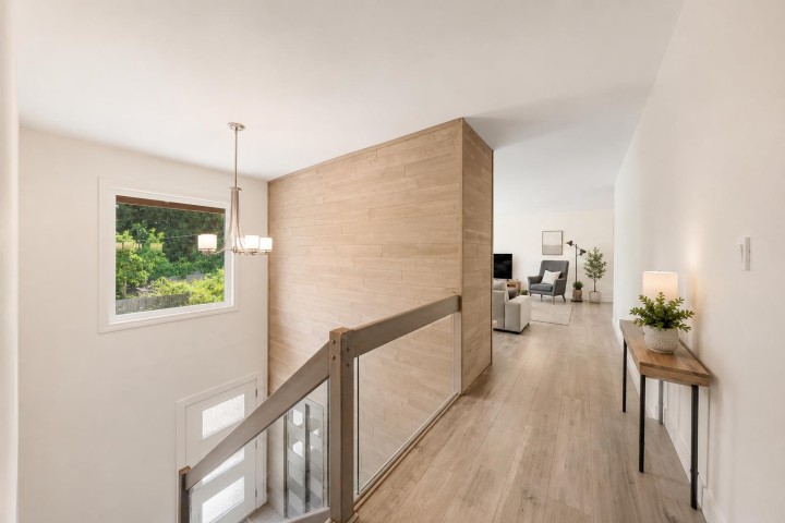Photo 4 at 3907 Bayridge Place, Bayridge, West Vancouver