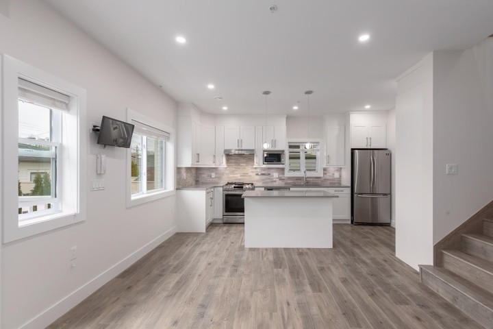 Photo 4 at 2255 E 35th Avenue, Victoria VE, Vancouver East