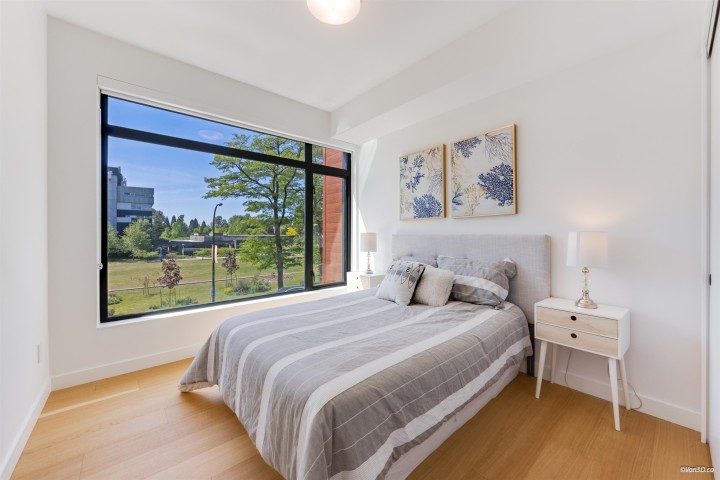 Photo 16 at 302 - 6485 Manitoba Street, Oakridge VW, Vancouver West