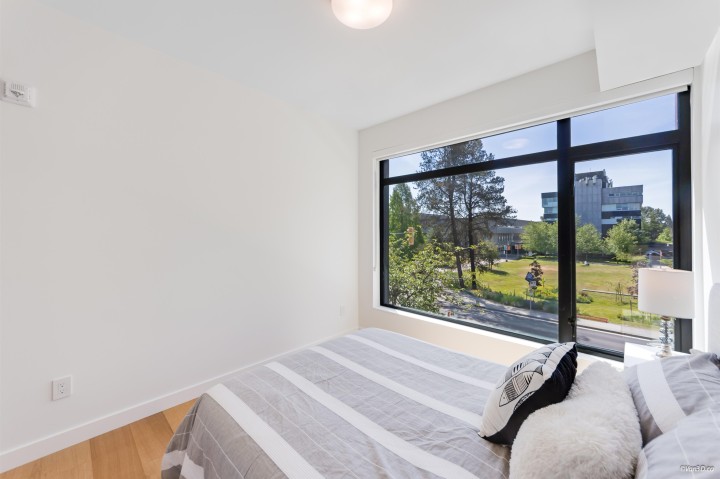 Photo 18 at 302 - 6485 Manitoba Street, Oakridge VW, Vancouver West